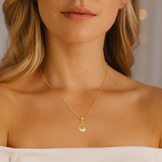 Nova Mother-of-Pearl Pendant Necklace – 18 kt Gold-Plated Sterling Silver